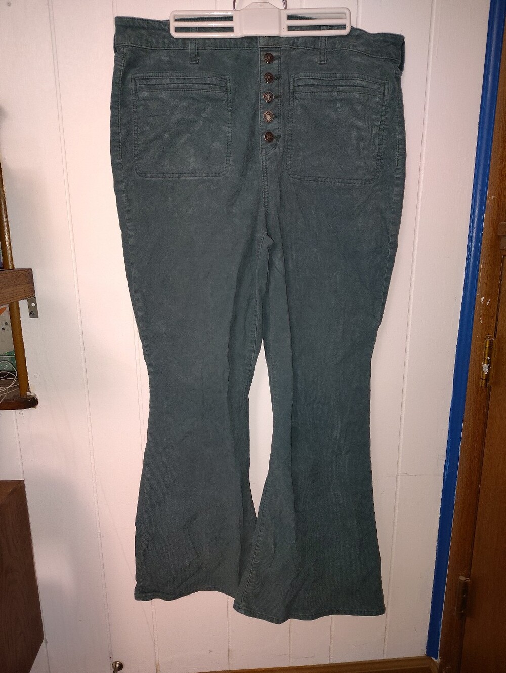 American Eagle SUPER high Rise Flare Green Corduroy Size 18